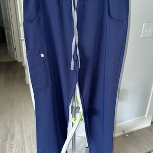 Figs Women’s Navy Kade - Cargo Scrub Pants